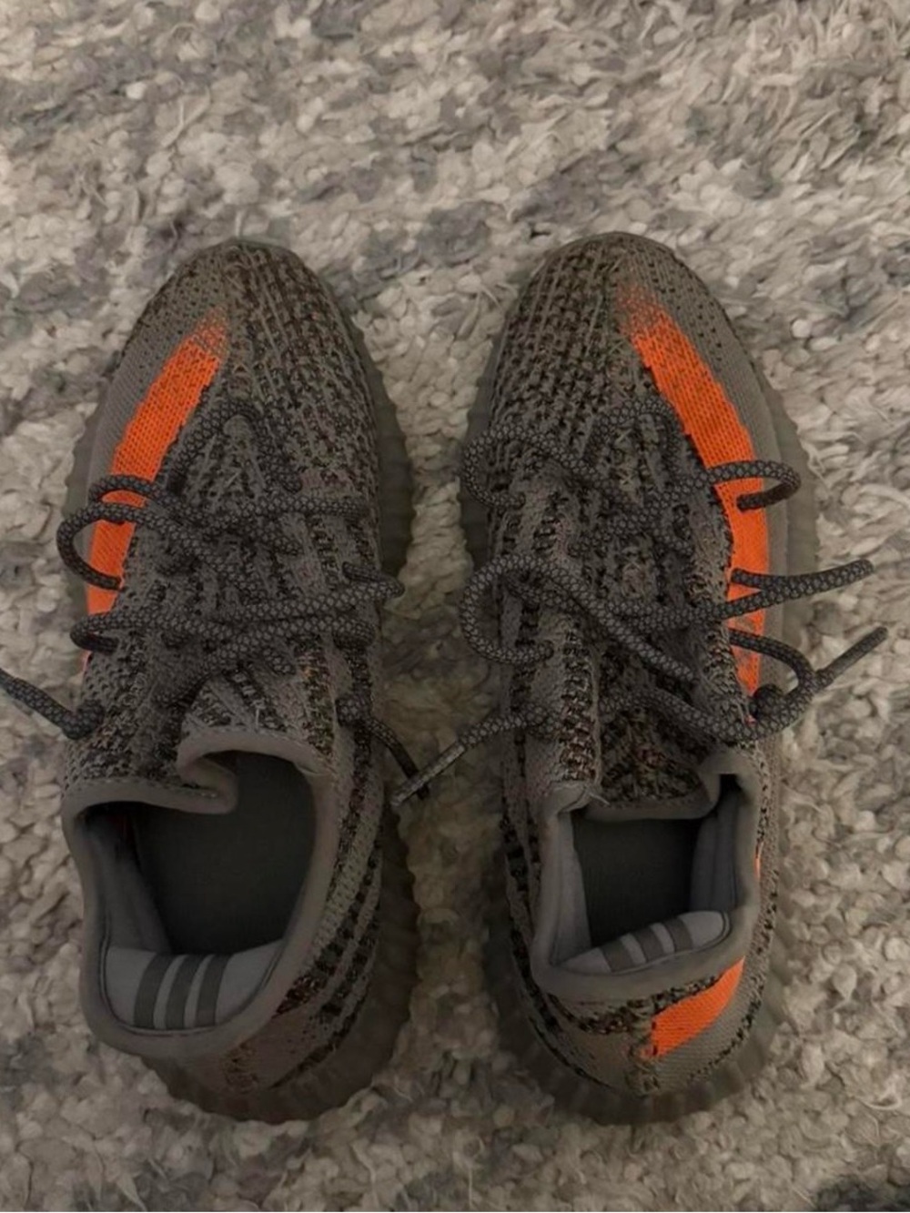 Men’s 6 womens 8 Yeezys. Only worn a few times. Super clean. Like new!